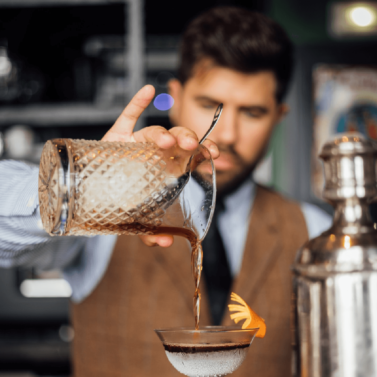 Varsovia coctelería en Mercado Santa Ana