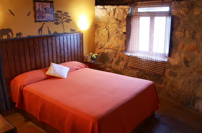Habitación-Watu-Hotel-Selwo-Lodge-Selwo-Aventura