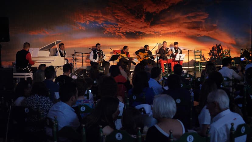 Cena con espectáculo flamenco en el Recinto Ferial en Estepona