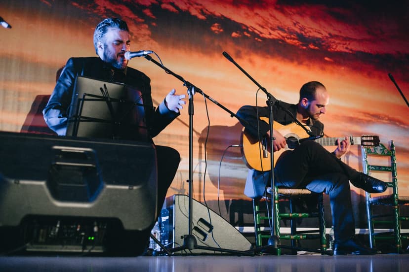 Cena con espectáculo flamenco en el Recinto Ferial