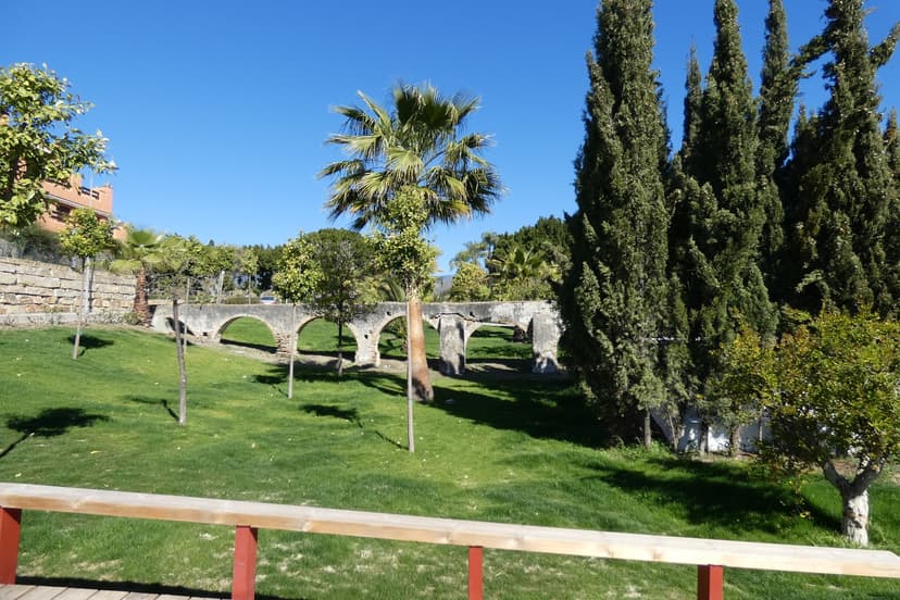 Acueducto del Ángel — vista lateral, Estepona
