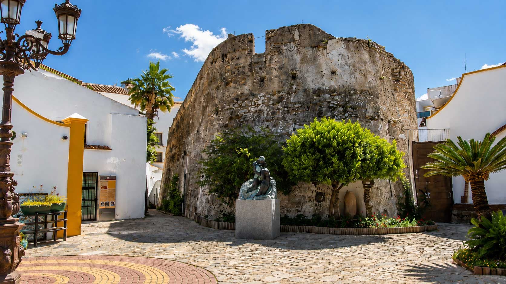 Castillo de San Luis, muralla del siglo XVI en el casco histórico de Estepona