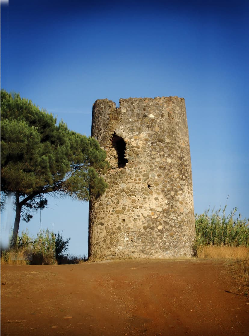 Torre Almenara de Velerín, Estepona — vigía costera del siglo XVI